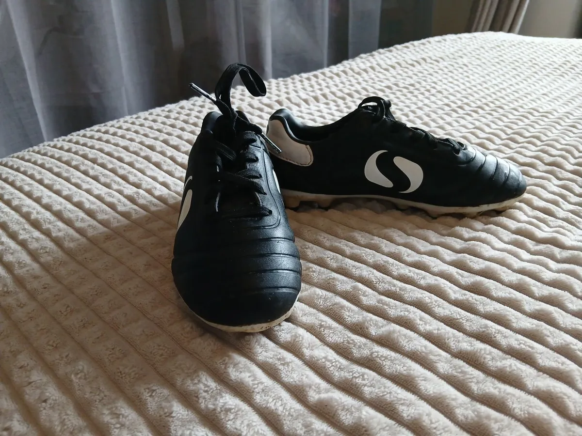 Kids football boots - Image 4