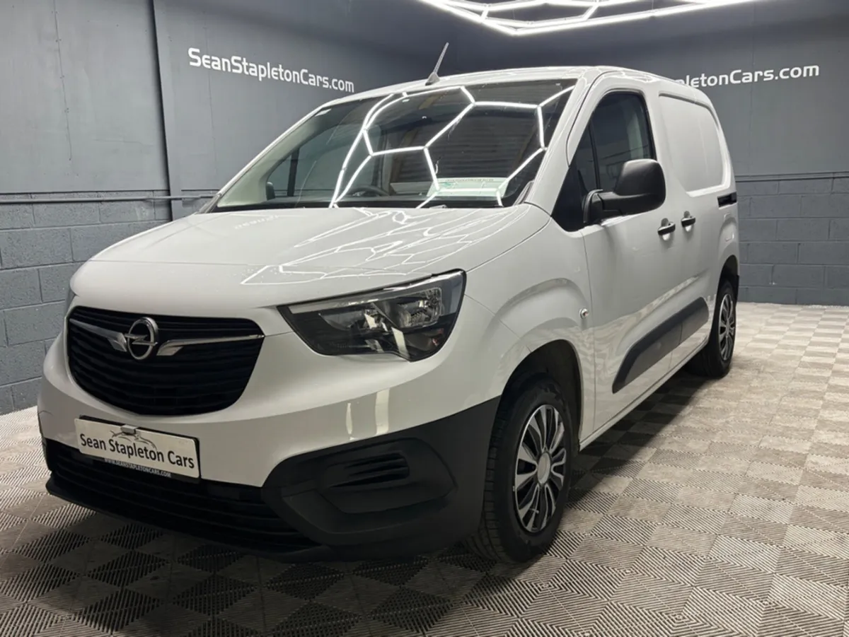 Opel Combo KOMF L1H1-1.5 100PS D 3DR KOMFORT TRIM - Image 1