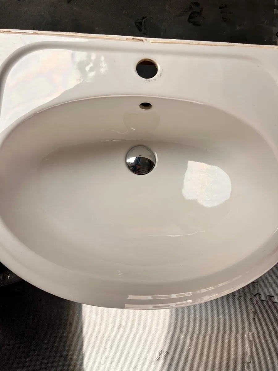 Bathroom sink - Image 2