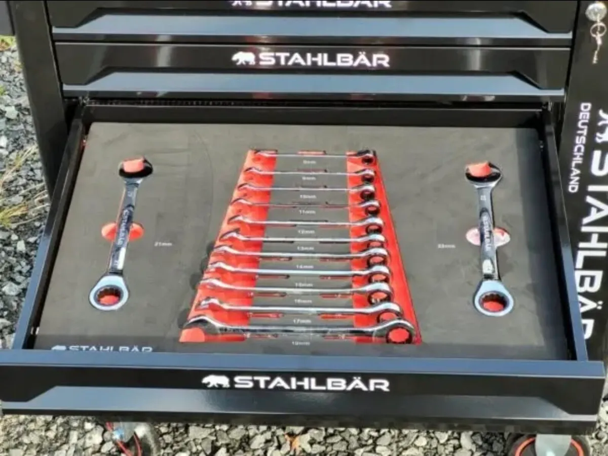 7 drawer tool box with tools - Image 4