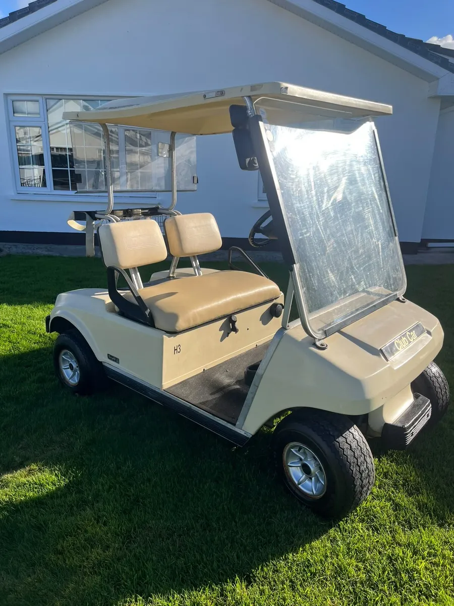 Club Car golf buggy - Image 1