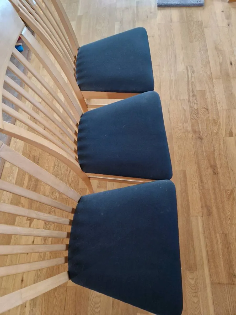 Kitchen table and 6 chairs - Image 4