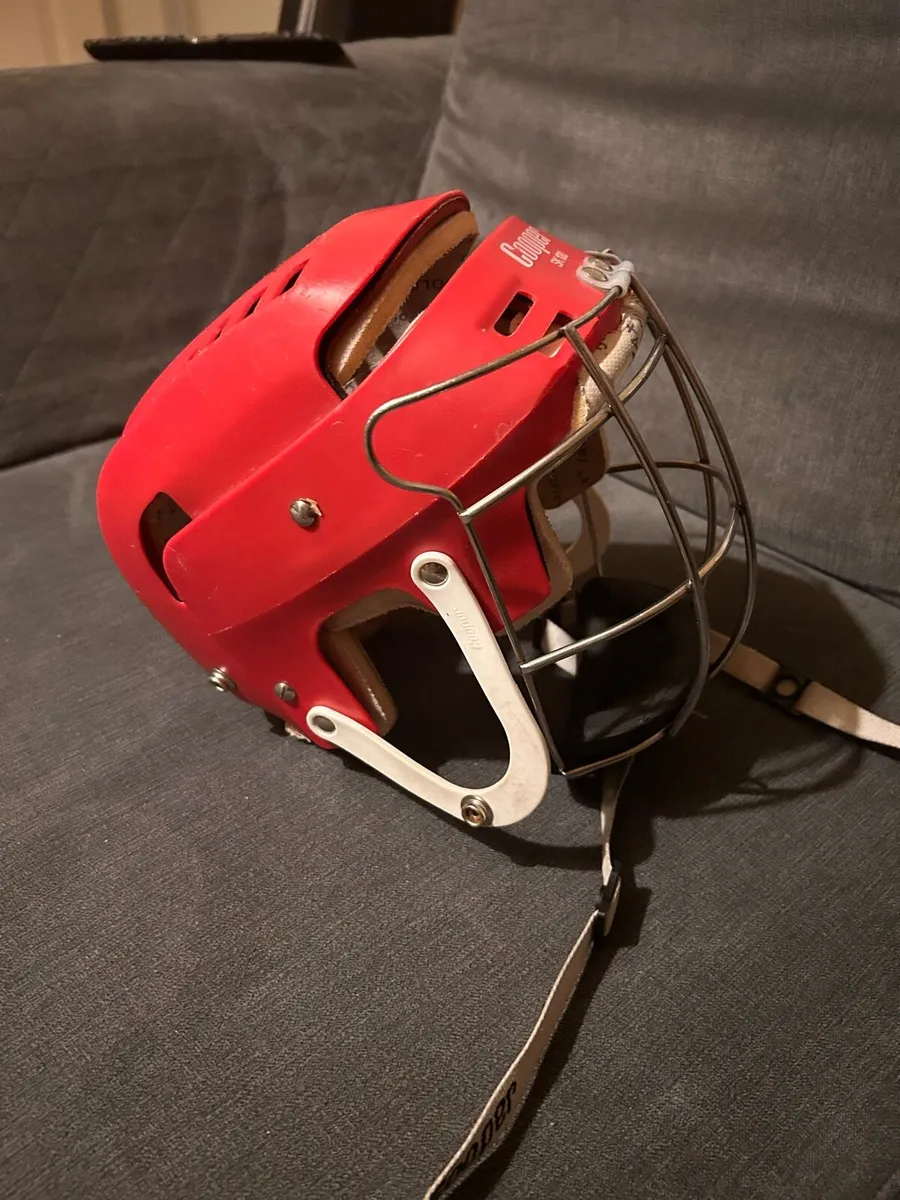 Original Red Cooper SK100 Hurling Helmet - Image 1