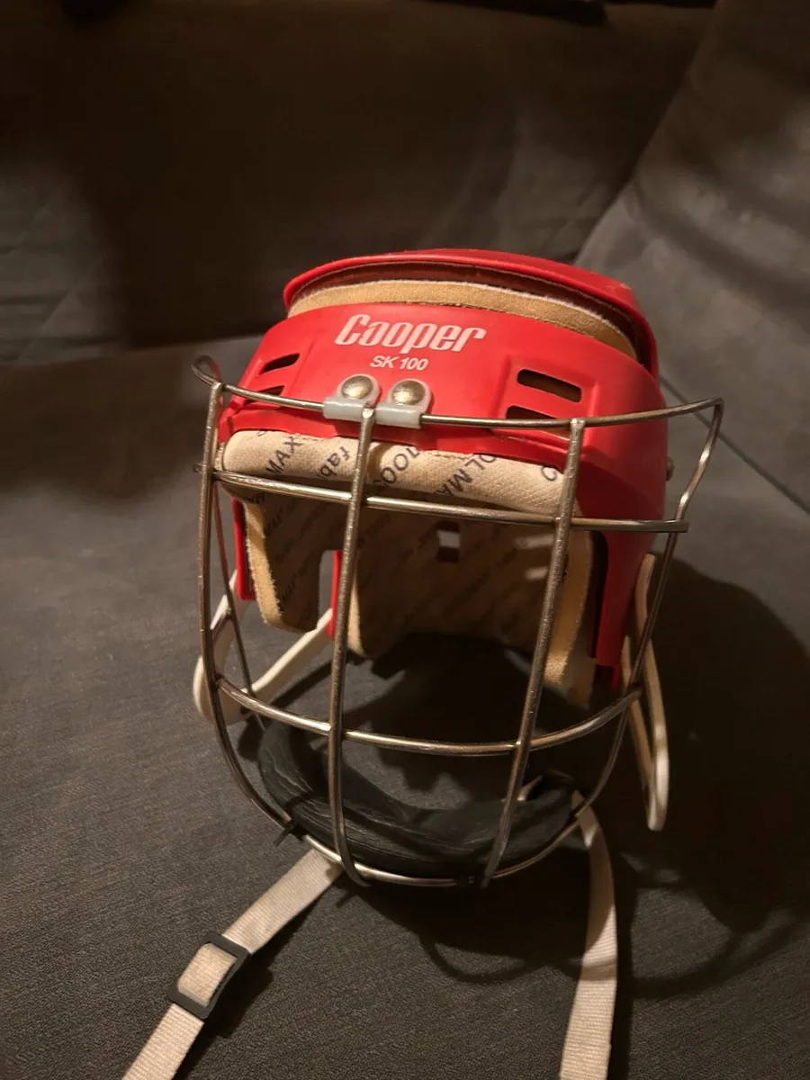 Original Red Cooper SK100 Hurling Helmet - Image 3