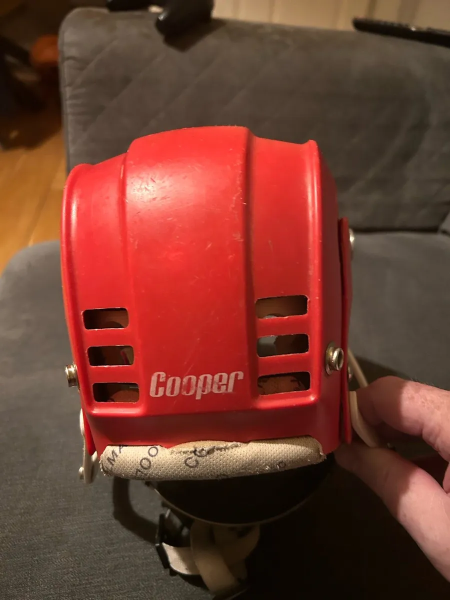 Original Red Cooper SK100 Hurling Helmet - Image 4