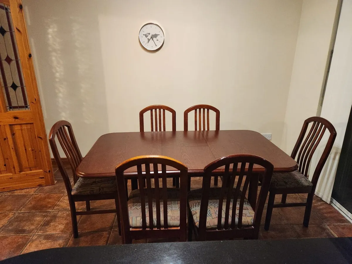Table and chairs - Image 4