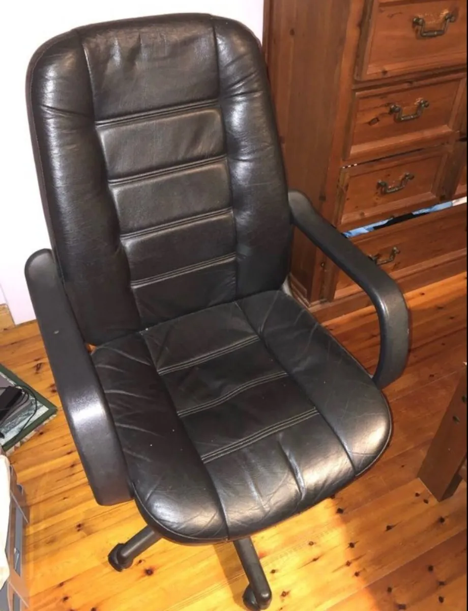 Office chair - Image 1