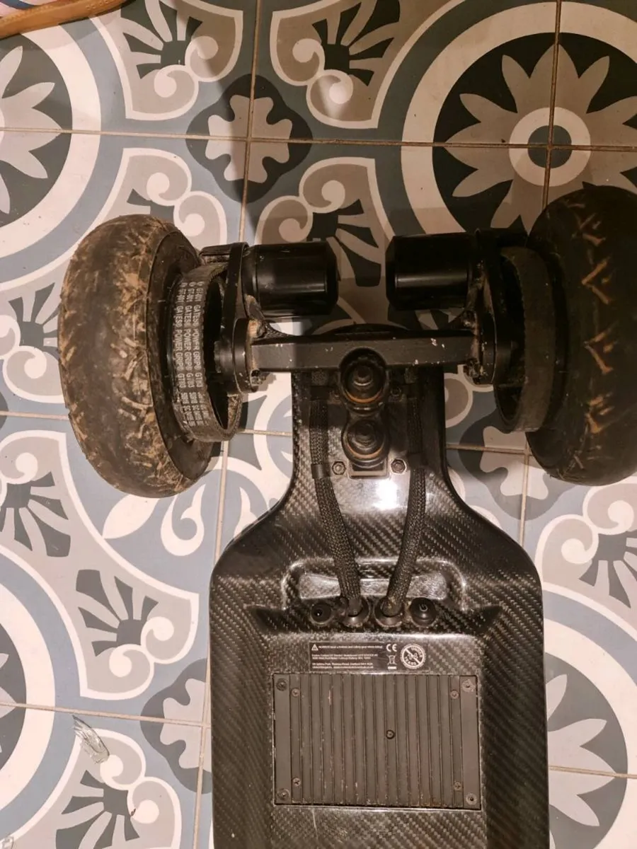 Electric Skateboard - Image 2