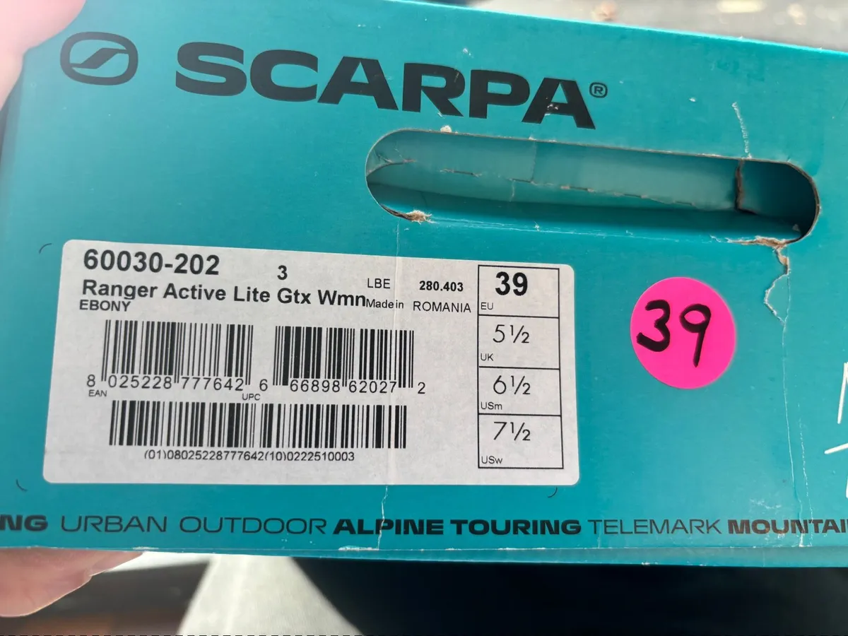 Scarpa mountain climbing boots - Image 4