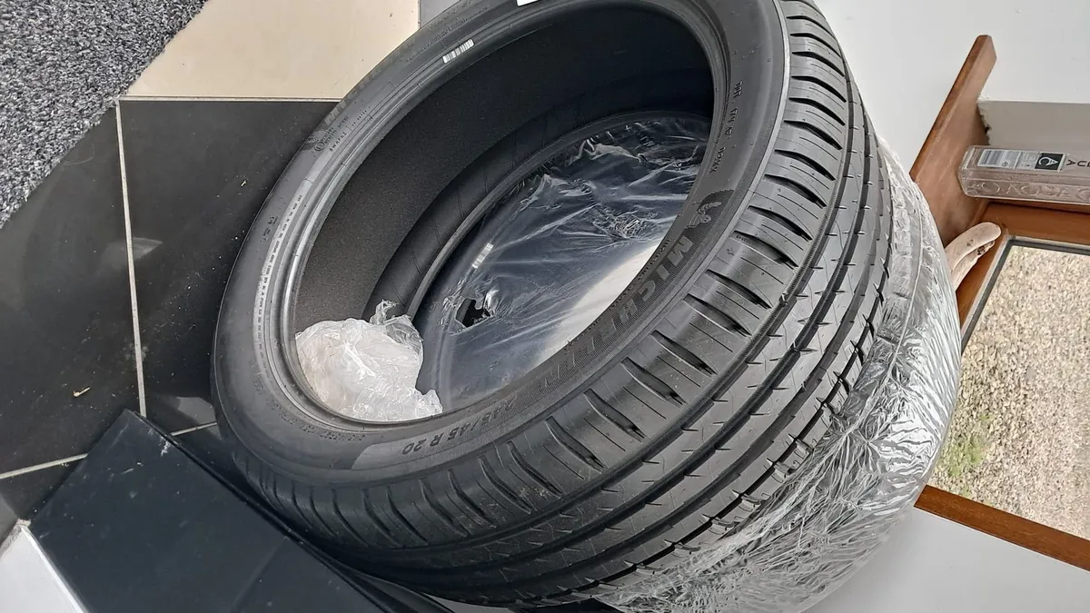 Car tyres 245/45/R20 - Image 1