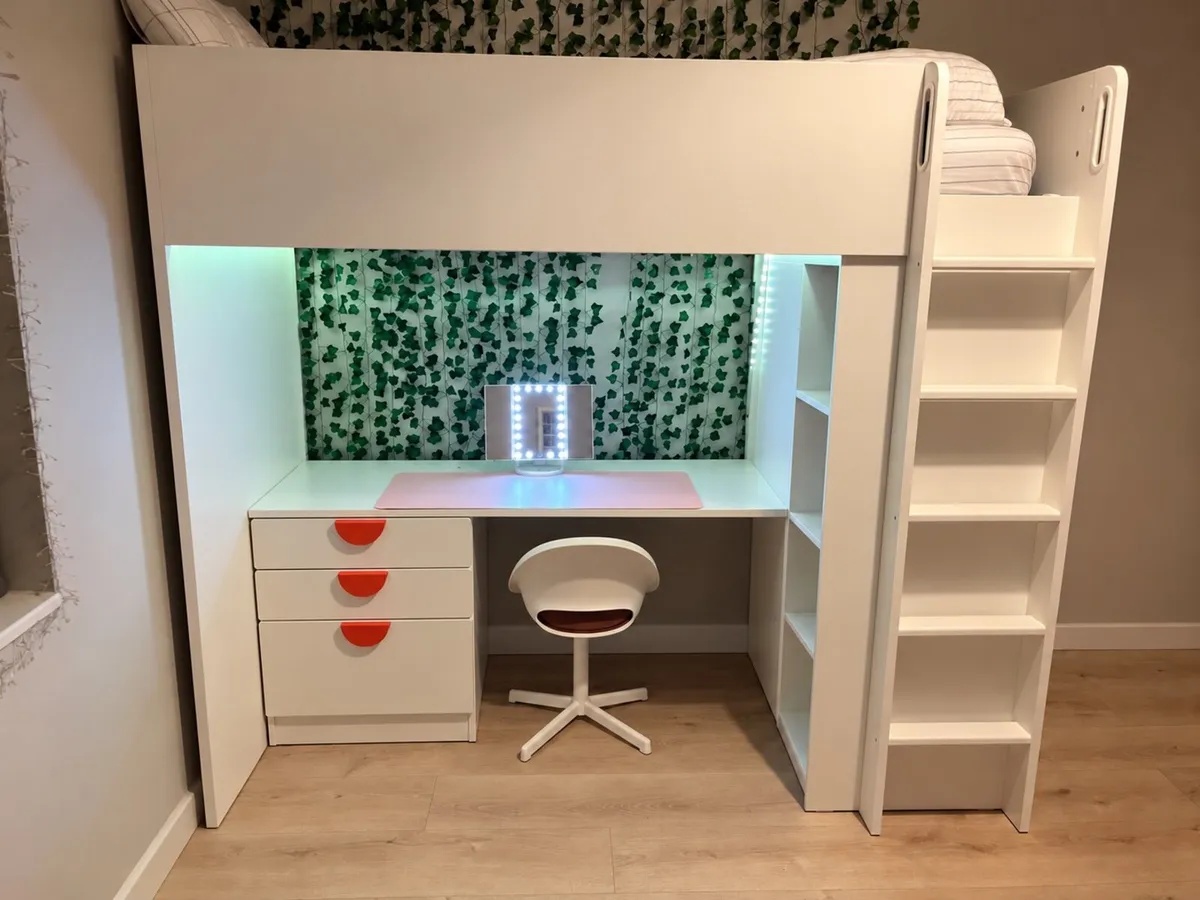 Cabin bed - Image 1