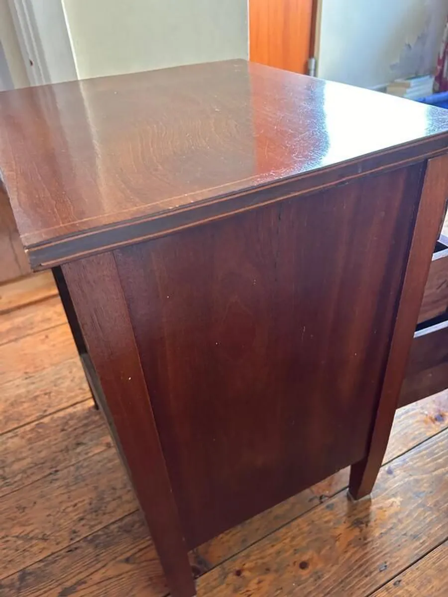 Pair of Mahogany 3-Drawer Bedside Tables - Image 4