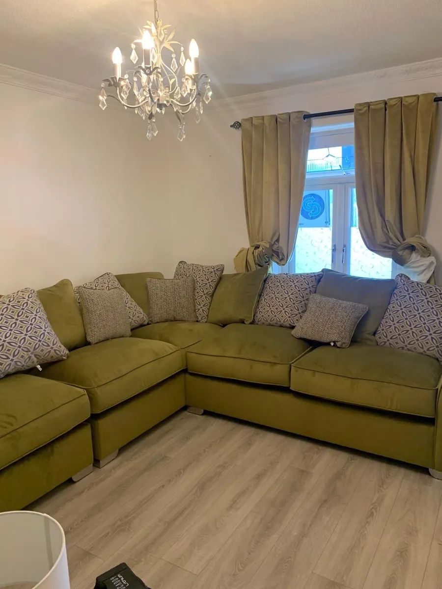 Sofa - large L shape and leg rest - Image 2