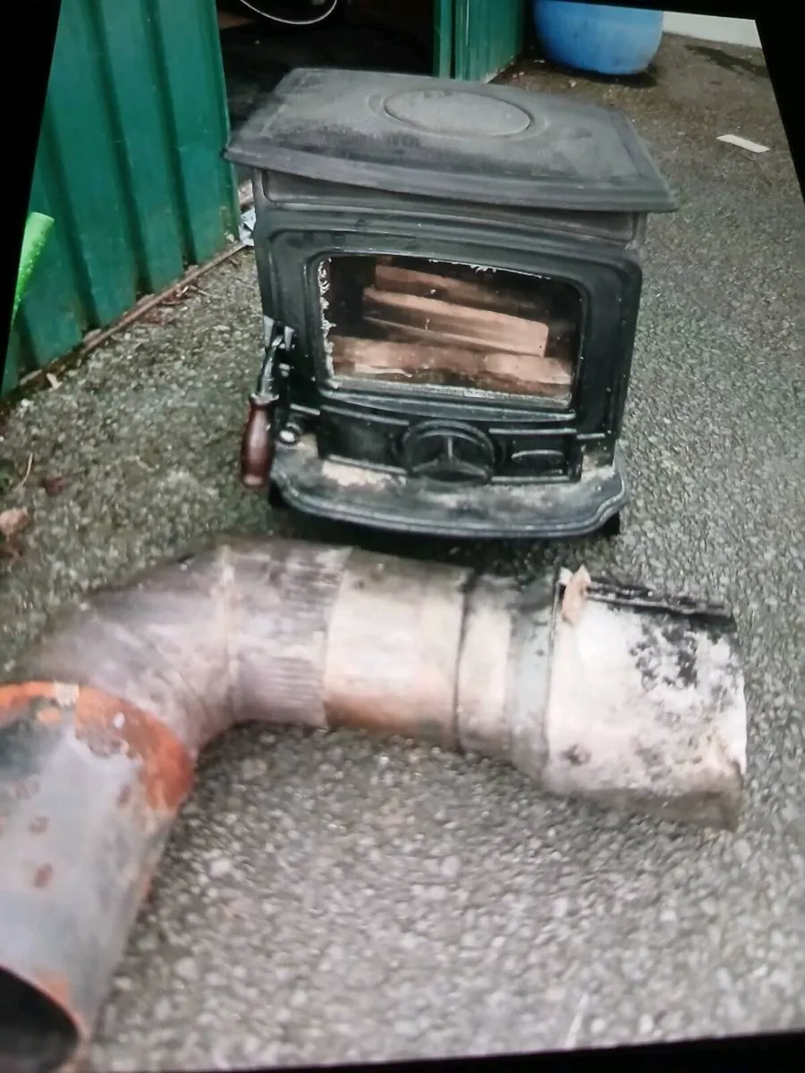 Stanley solid fuel stove - Image 1
