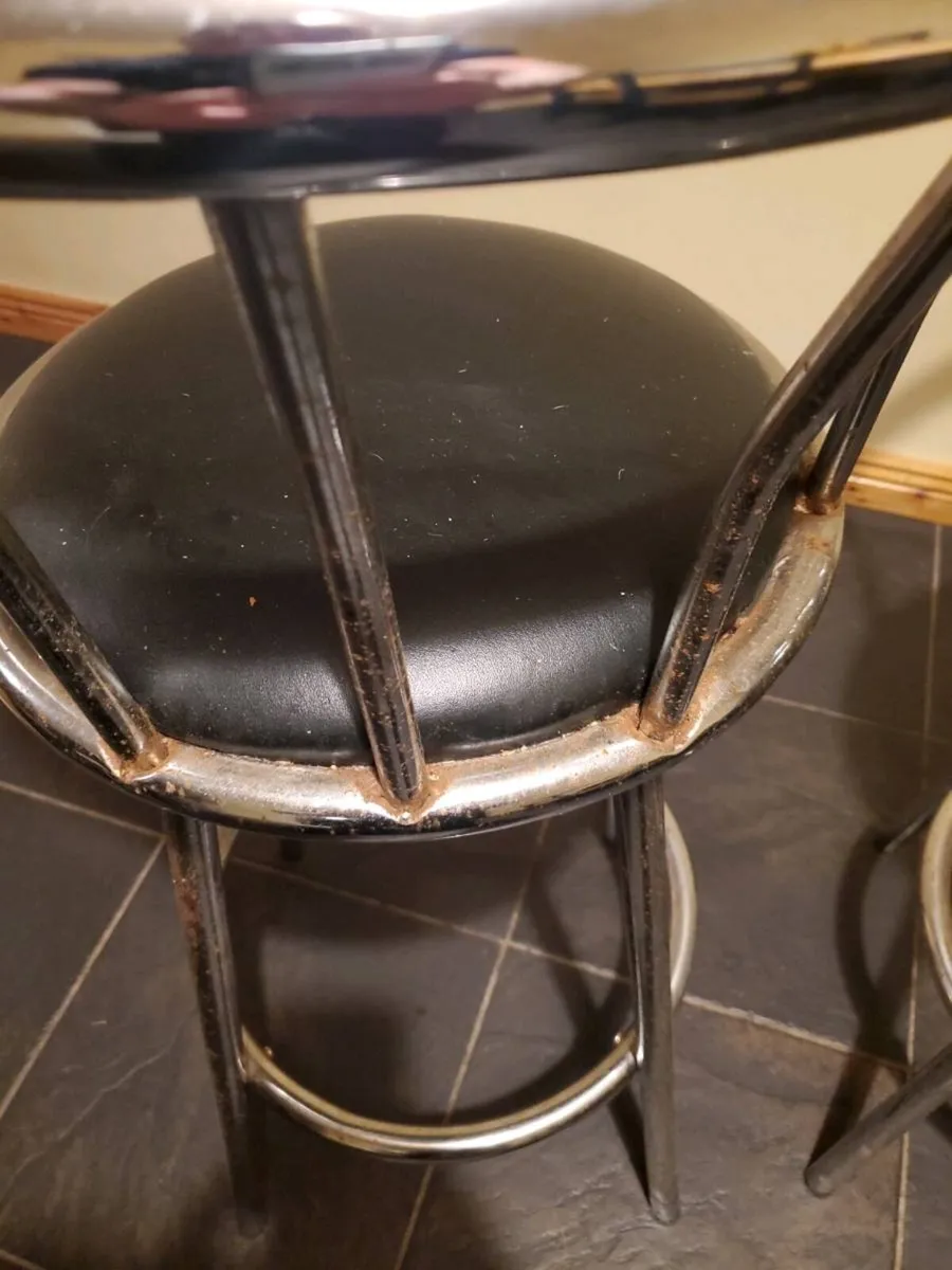 Tall kitchen stools free to collect - Image 1