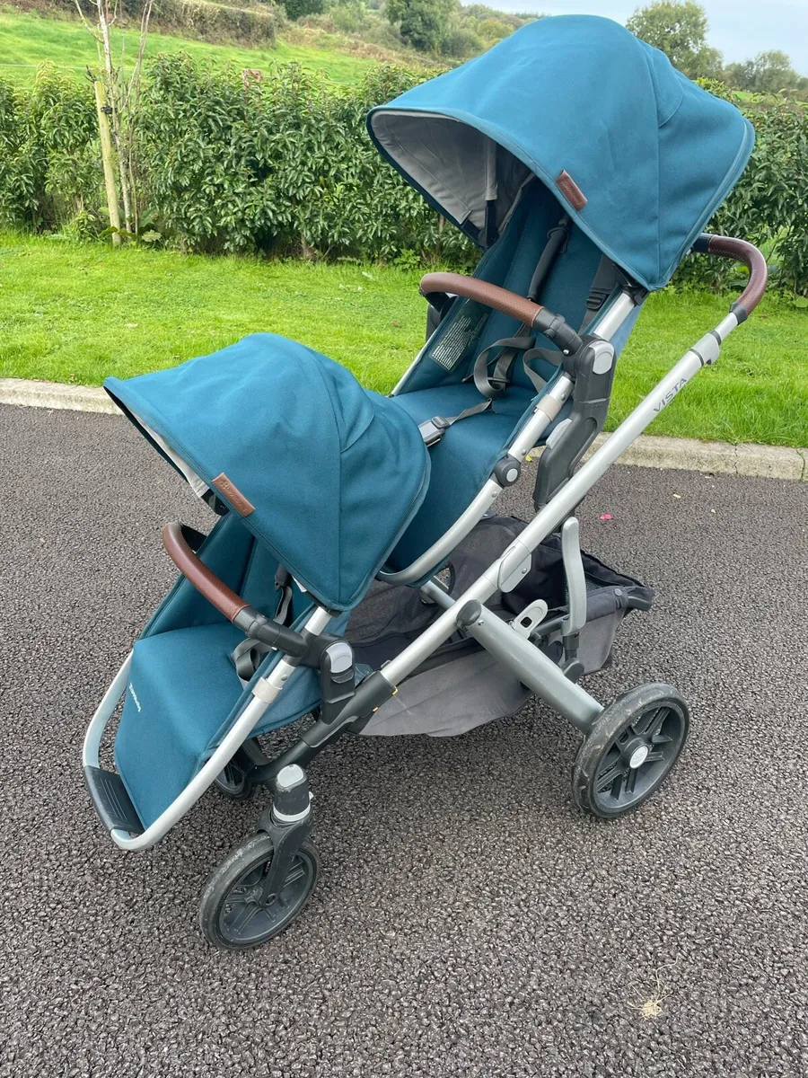 Uppababy Vista V2 travel system - Image 1