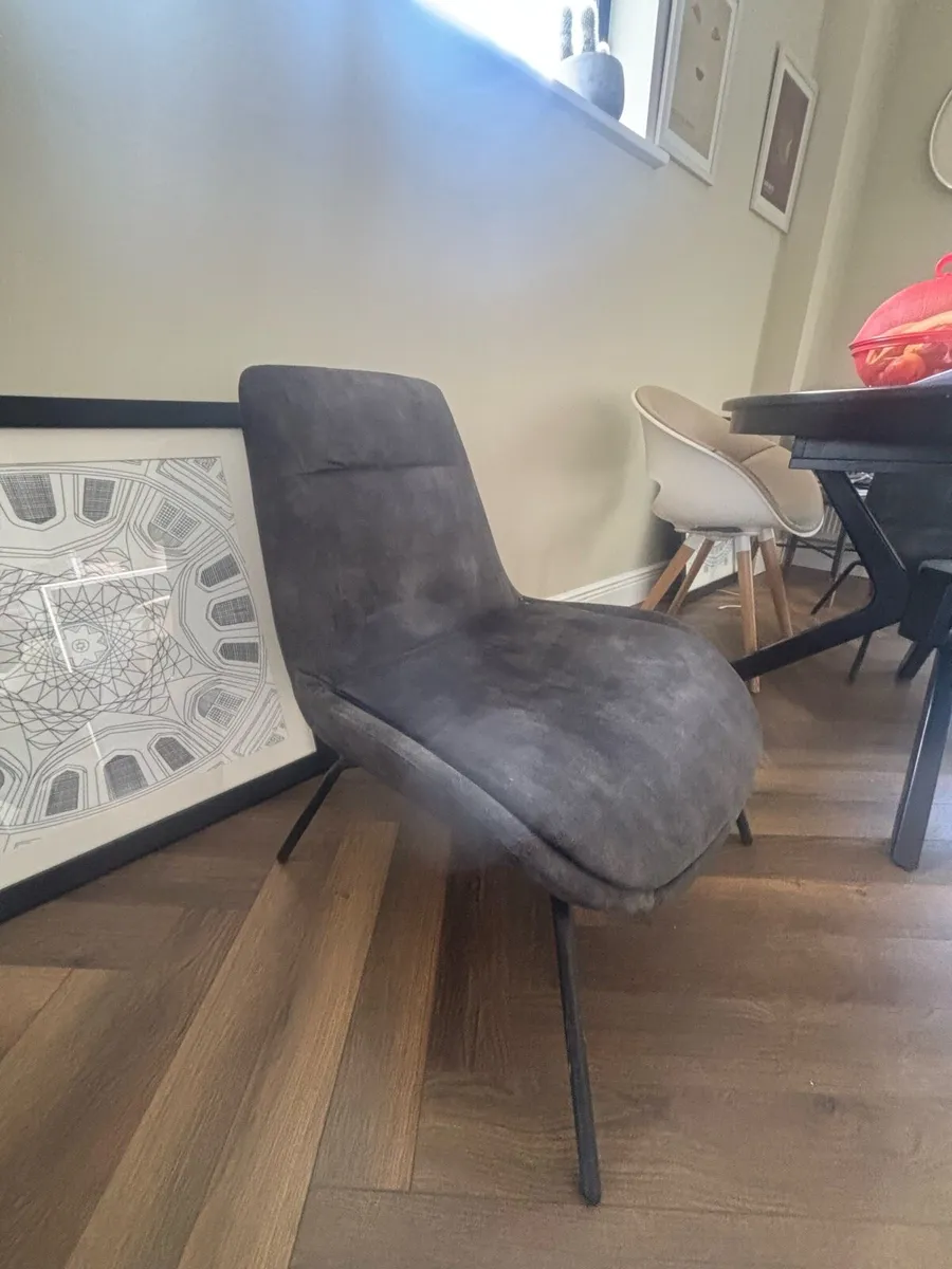 Accent chair