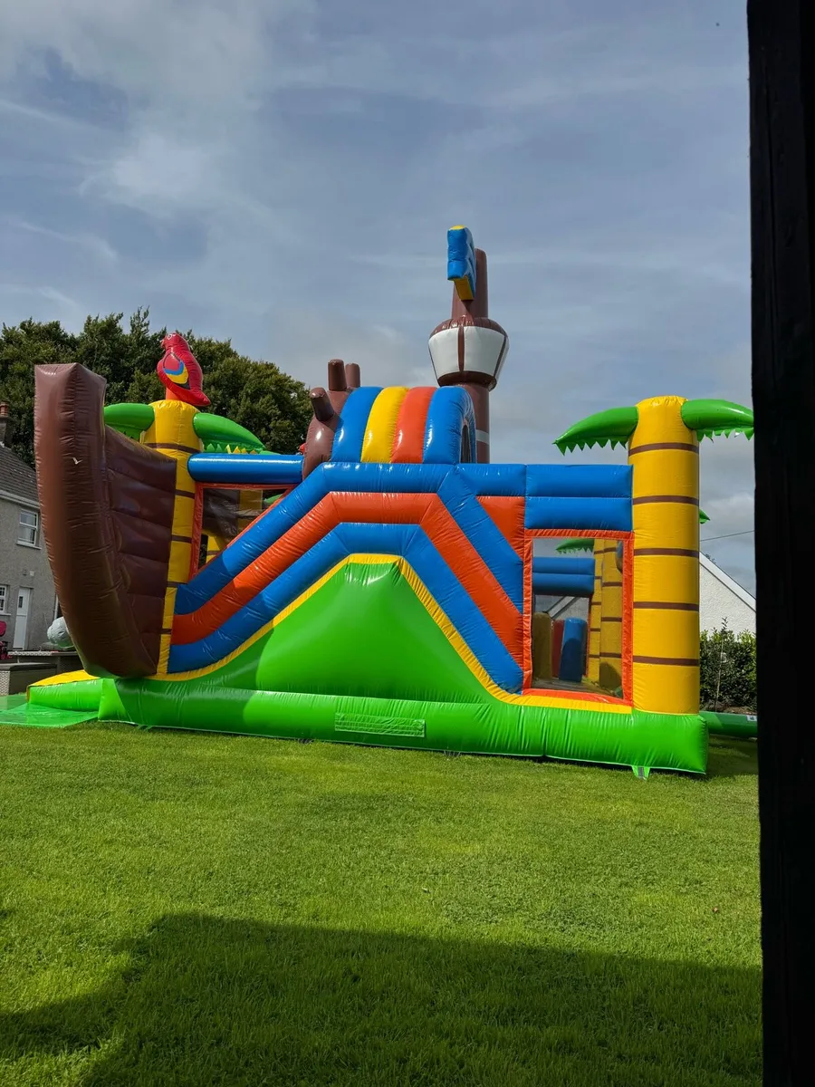 Bouncy castle - Image 2