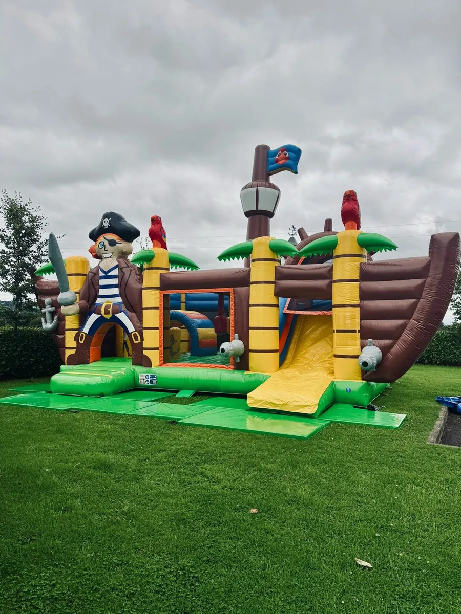 Bouncy castle - Image 3