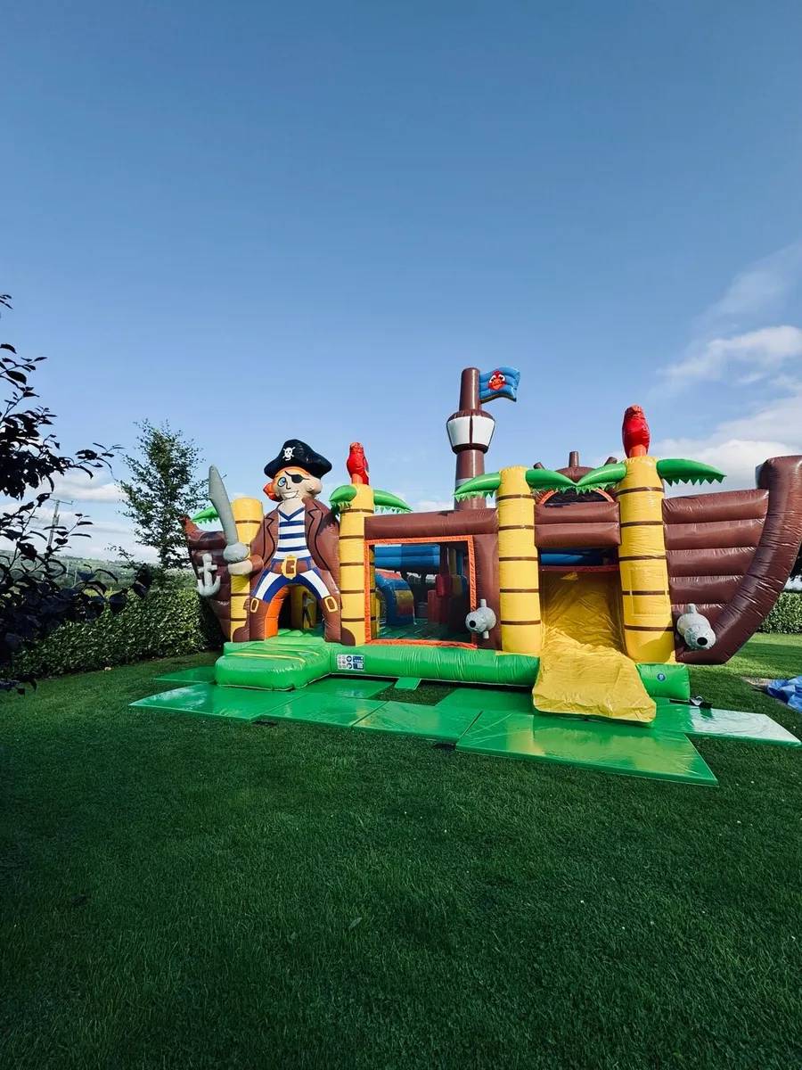 Bouncy castle - Image 4