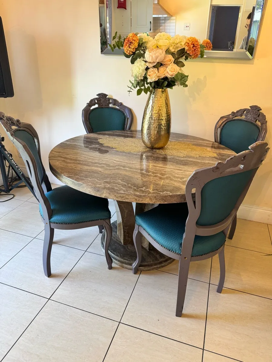 Italian Marble table +4 chairs. - Image 1