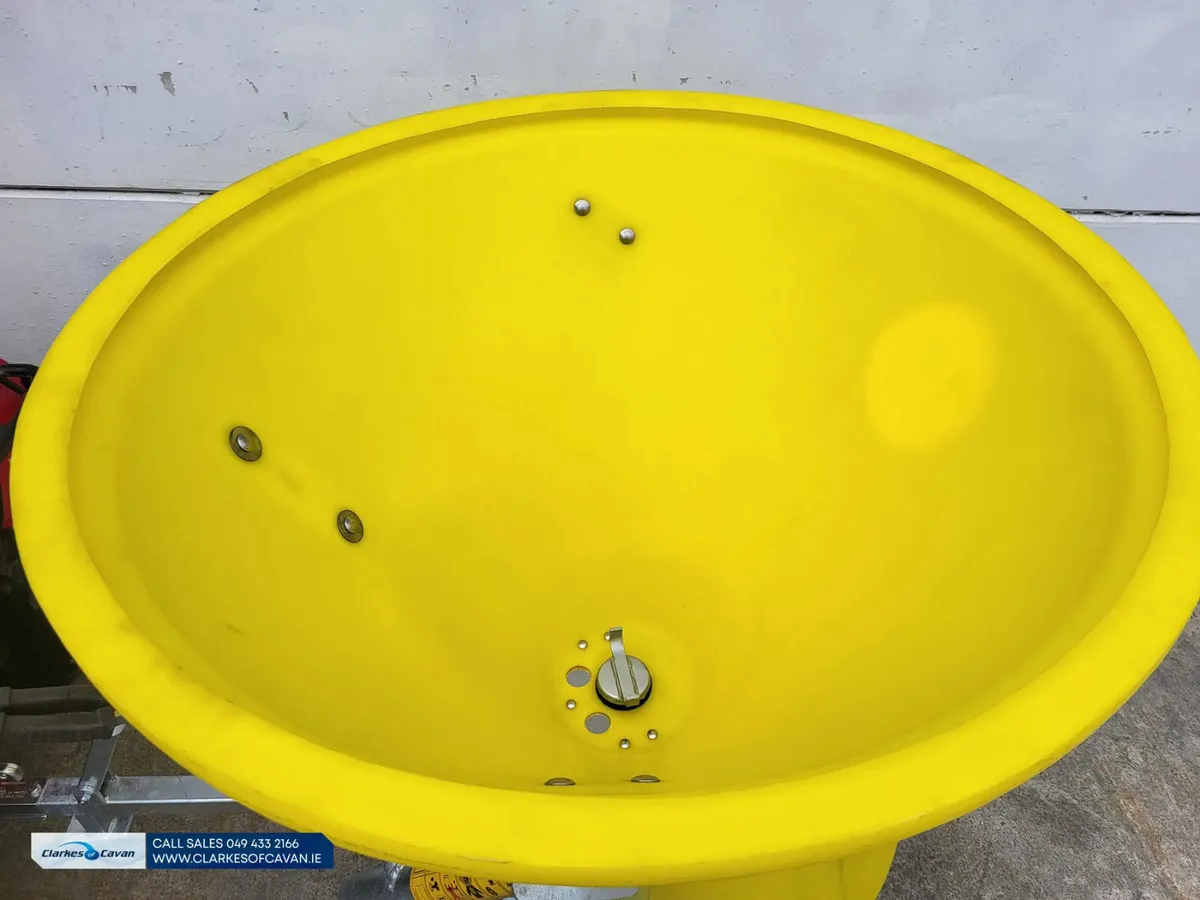 Jarmet Salt Spreader - Image 3