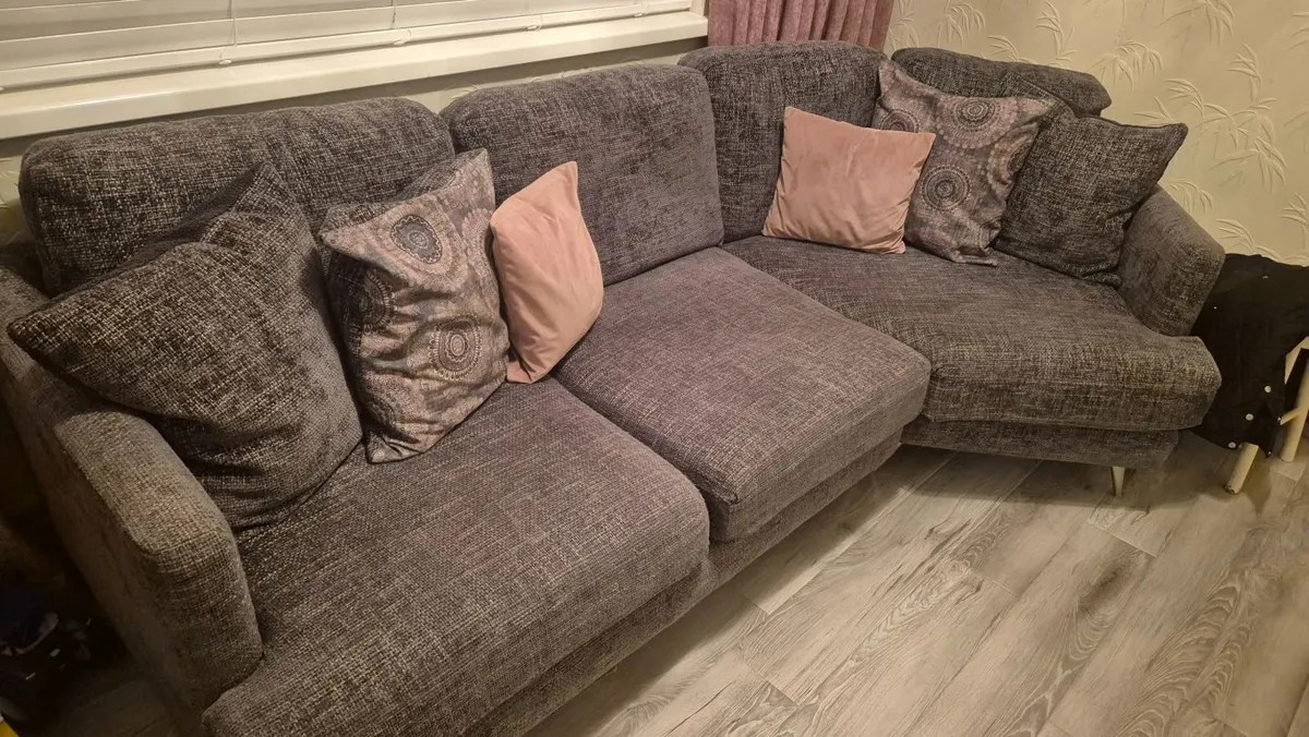 Grey corner couch with 6 matching cushions - Image 2