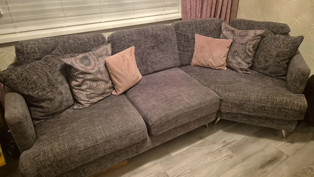 Grey corner couch with 6 matching cushions - Image 1