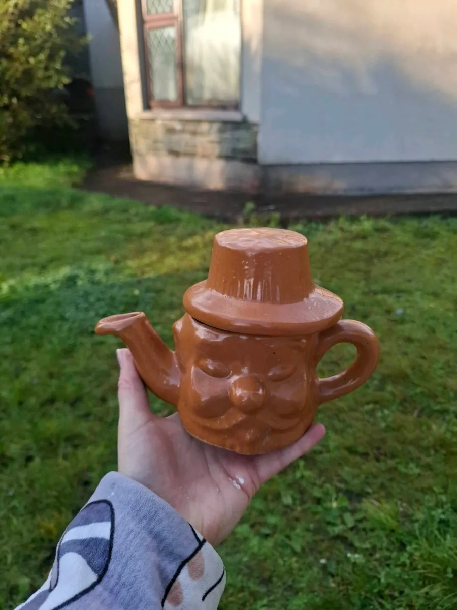 Novelty brown tea pot postage possible - Image 1