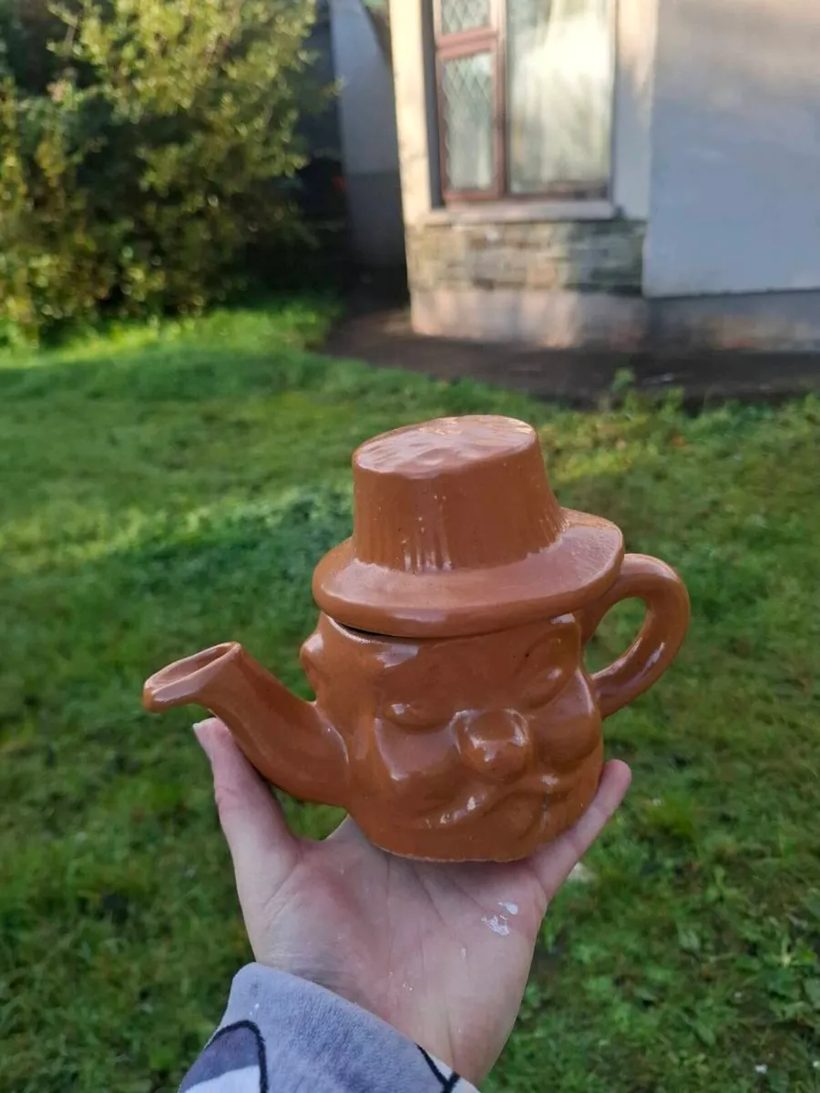 Novelty brown tea pot postage possible - Image 2