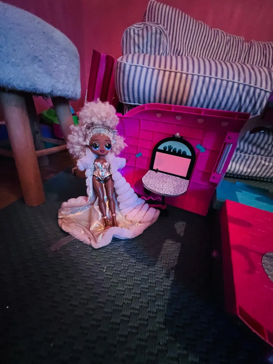 LOL Doll house and Accessories - Image 4