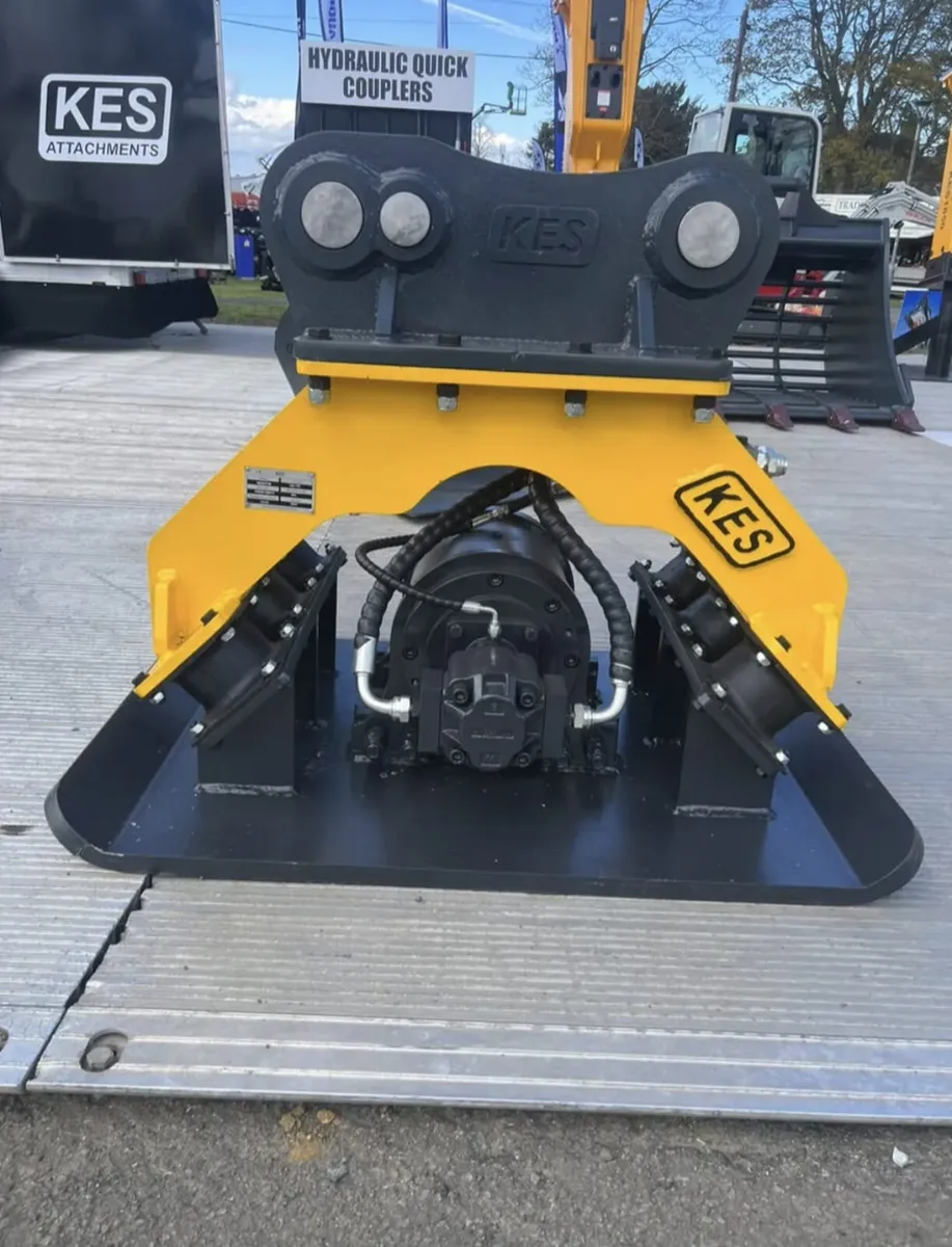 KES Compaction Plate Suits 14 & 20 Ton Excavator - Image 1
