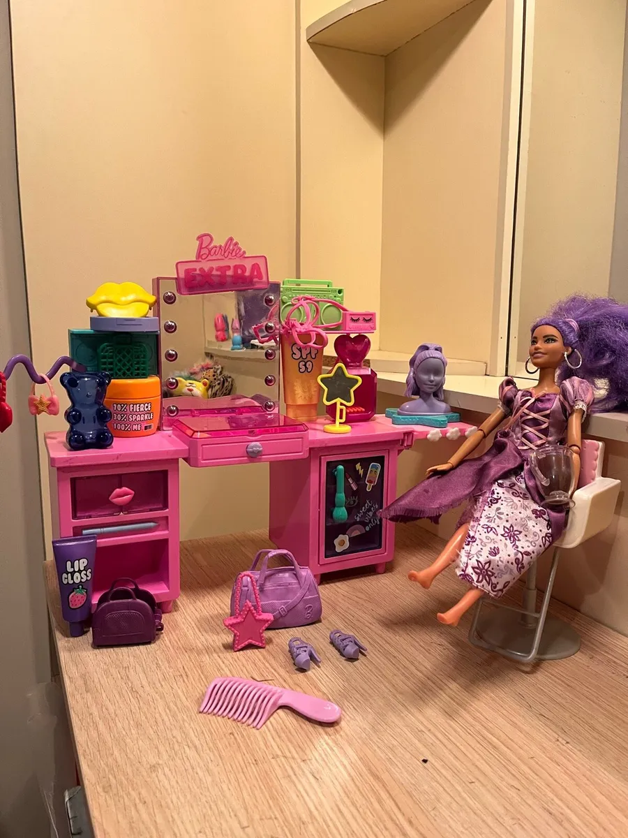 Barbie beautician set