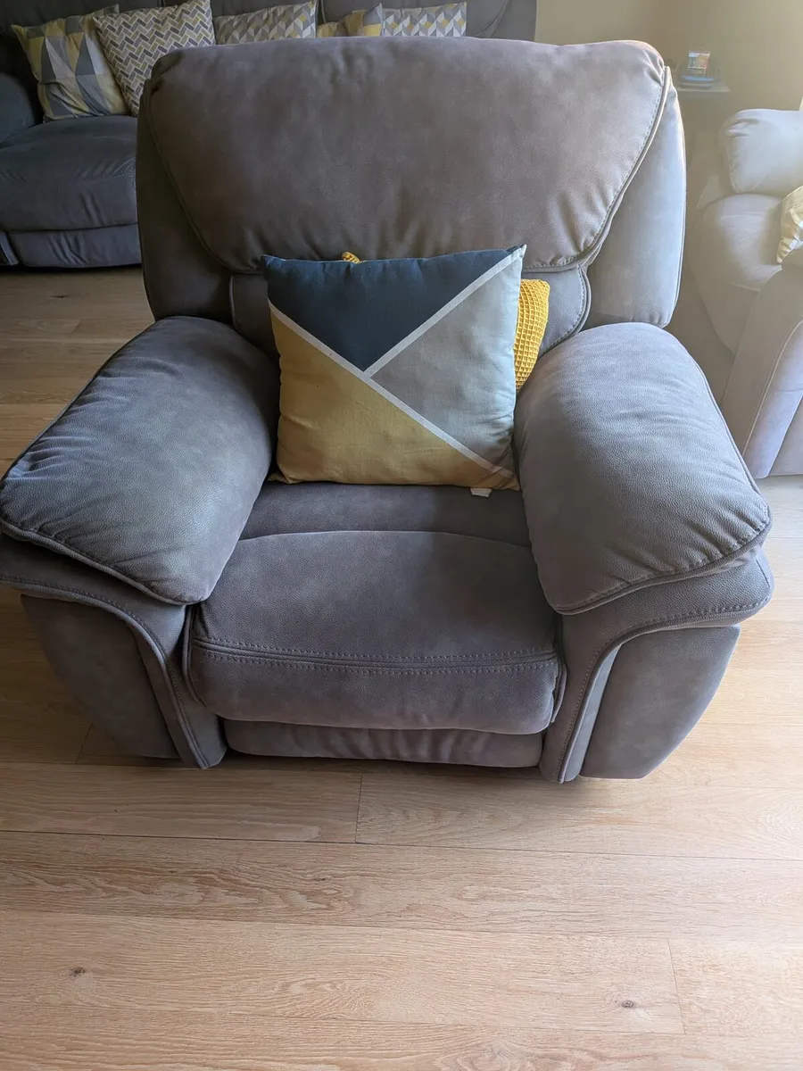 3,2,1 reclining sofas - Image 3