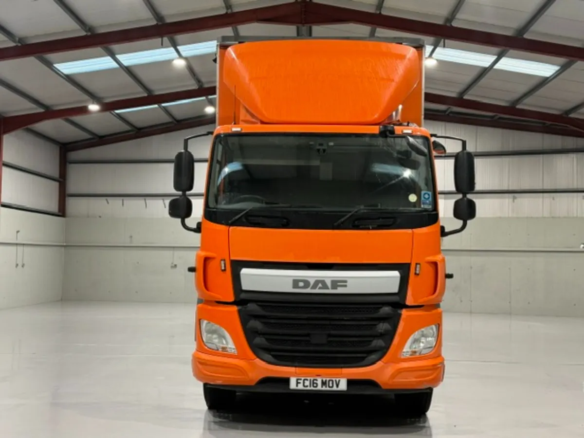 2016 DAF CF 400 8X2 CURTAIN SIDER - Image 2