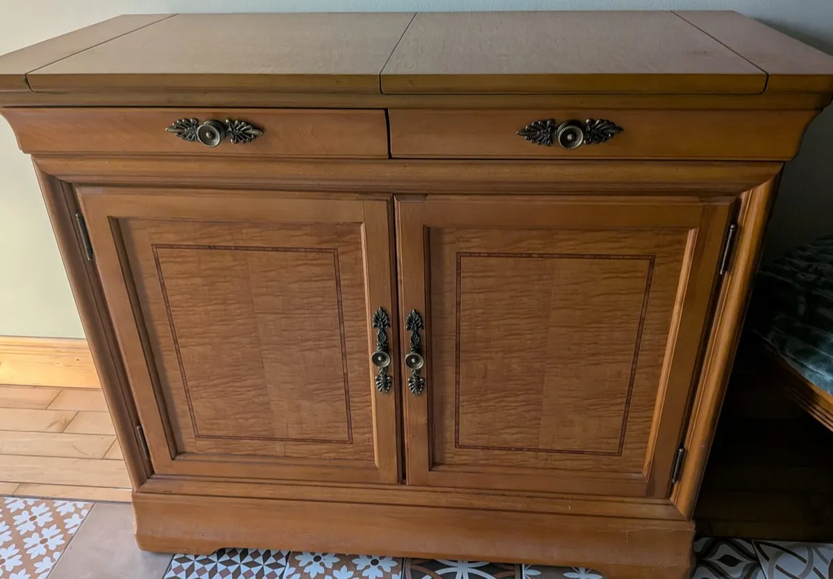 Drinks cabinet - Image 1