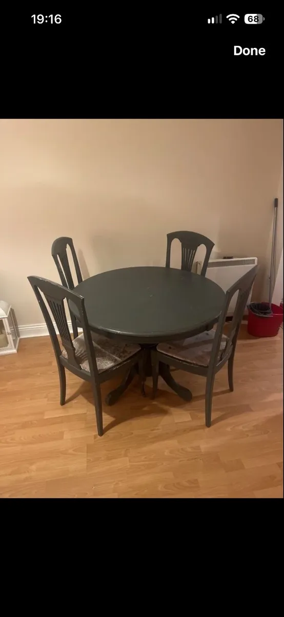 Table and 4 chairs - Image 1