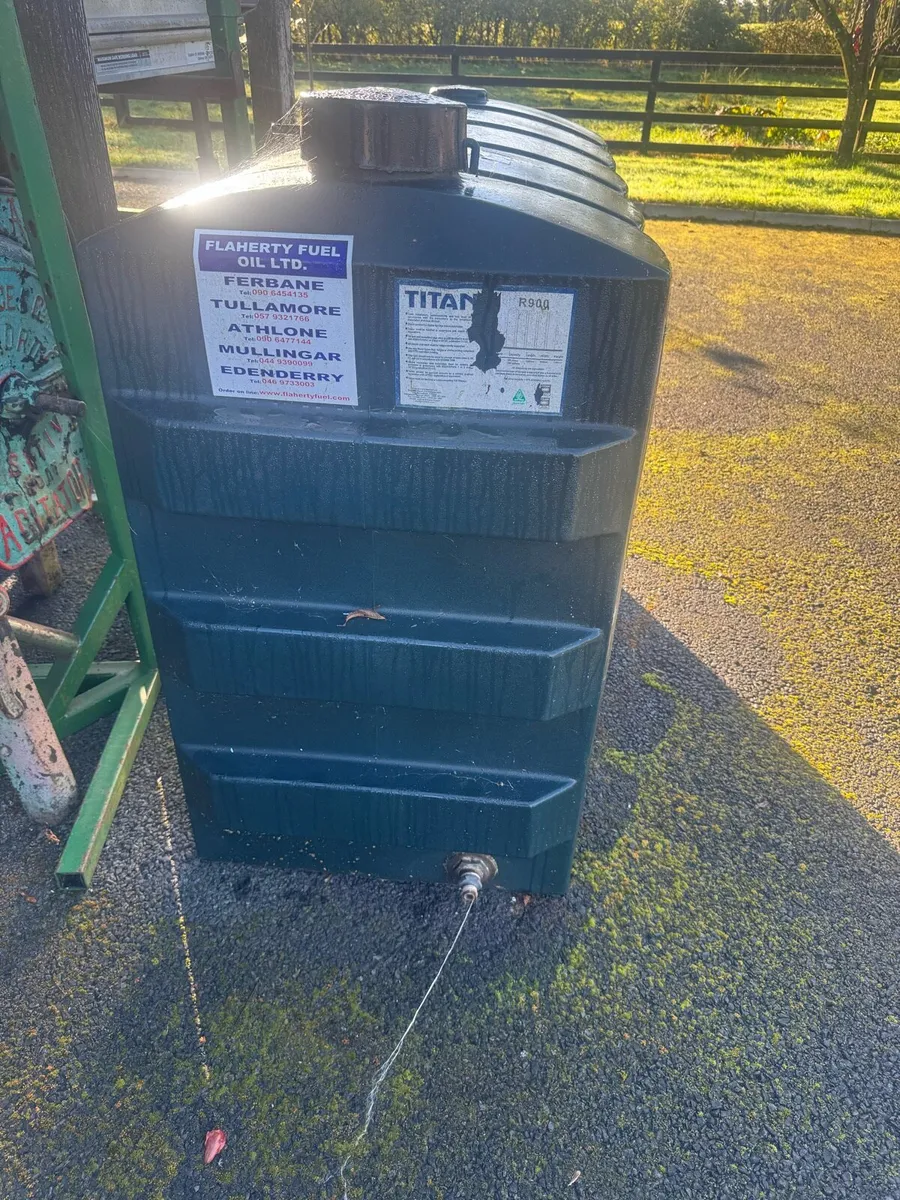 Oil tank - Image 1
