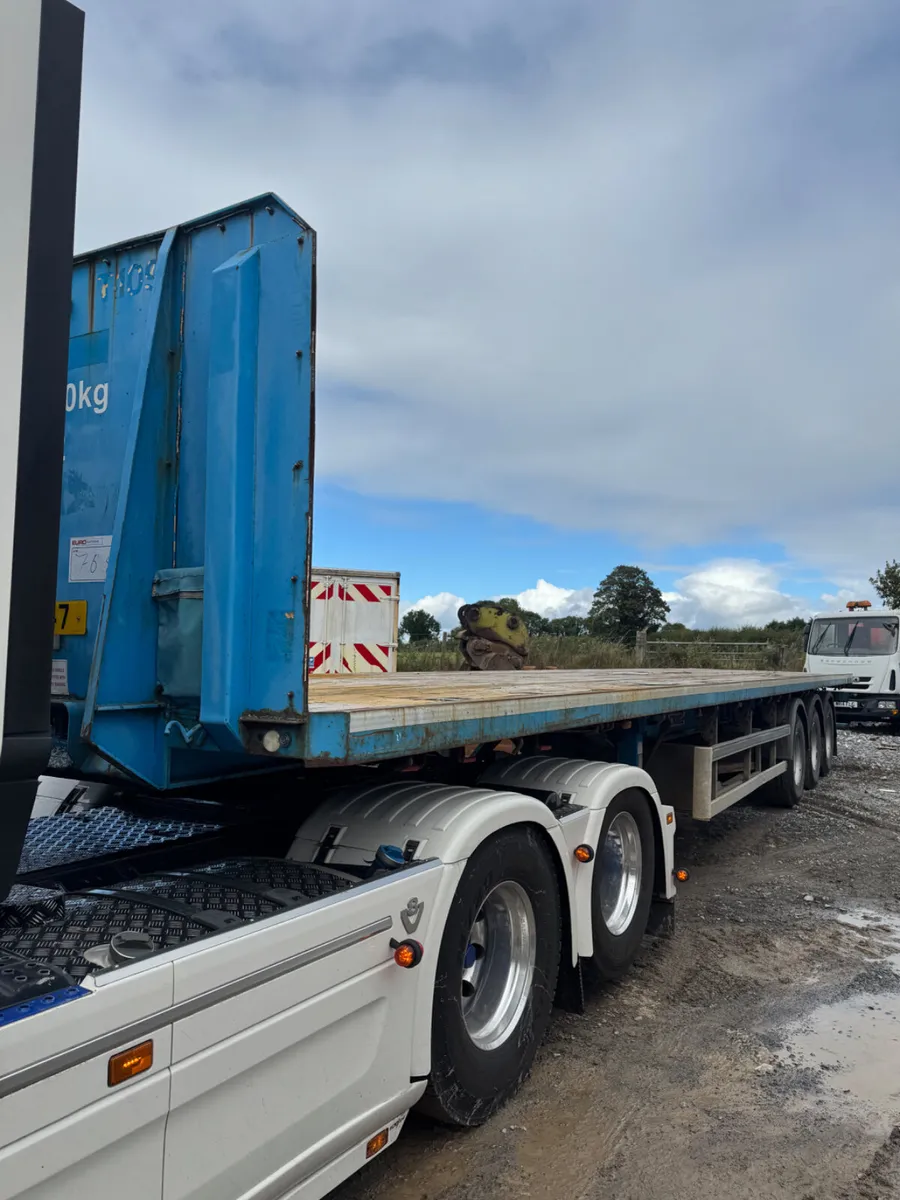 2011 Dennison Flatbed - Image 2