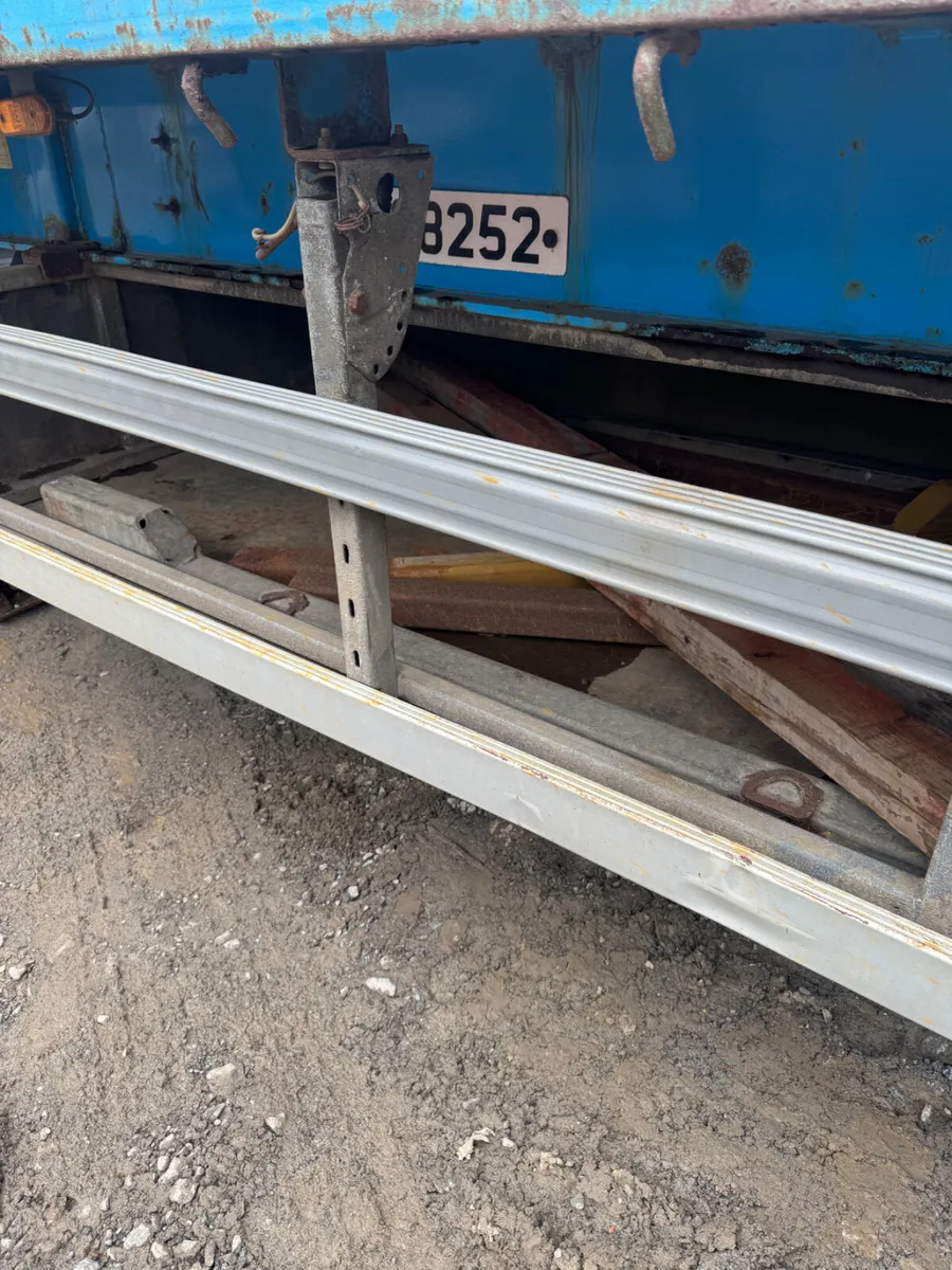 2011 Dennison Flatbed - Image 4