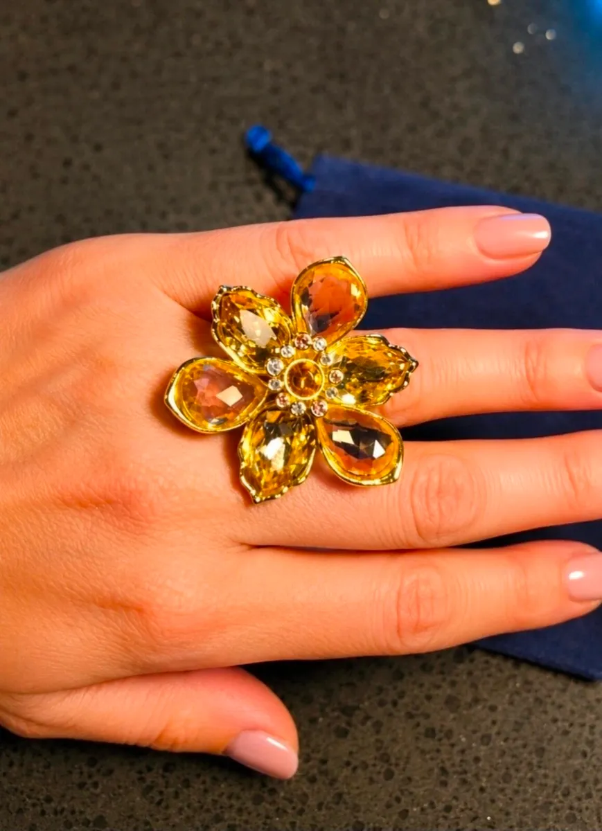 Swarovski flower ring - Image 1