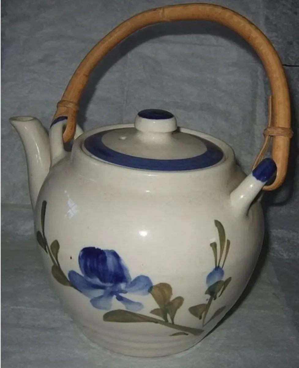 Vintage Chi Kiang Teapot with Bamboo Handle - Image 4