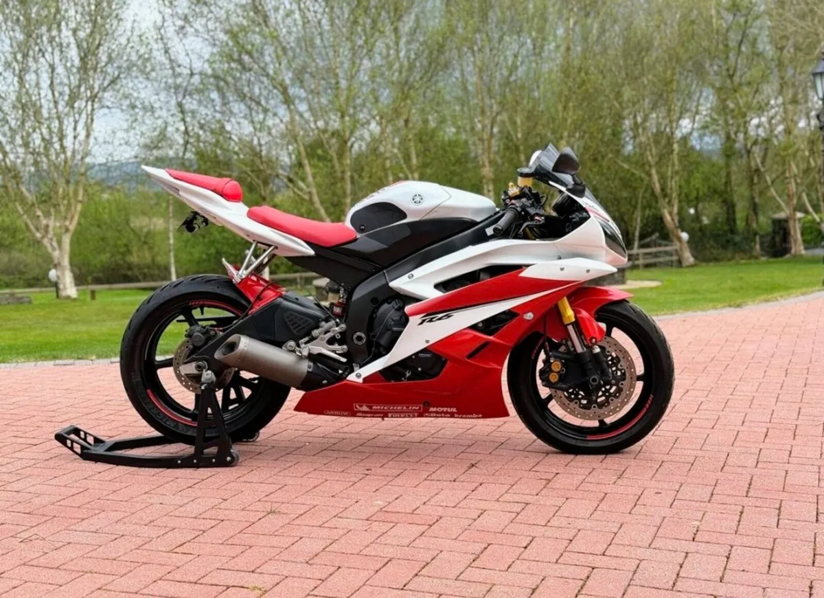 Yamaha R6 - Image 1
