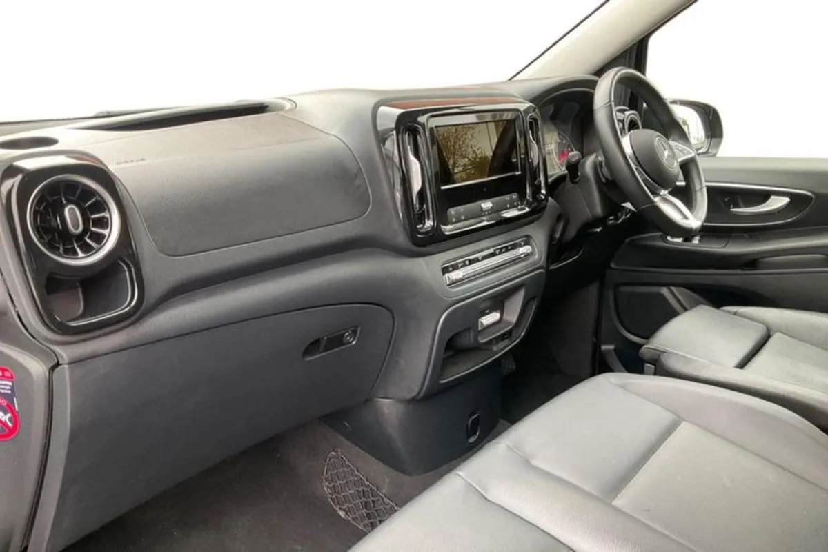 Mercedes-Benz Vito TOURER AUTO L3 9 Seat Minibus R - Image 3