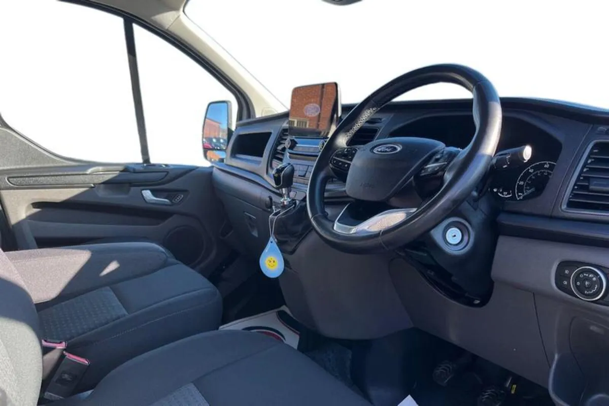 Ford Transit Custom 300 L2  FWD 2.0 EcoBlue 130ps - Image 3