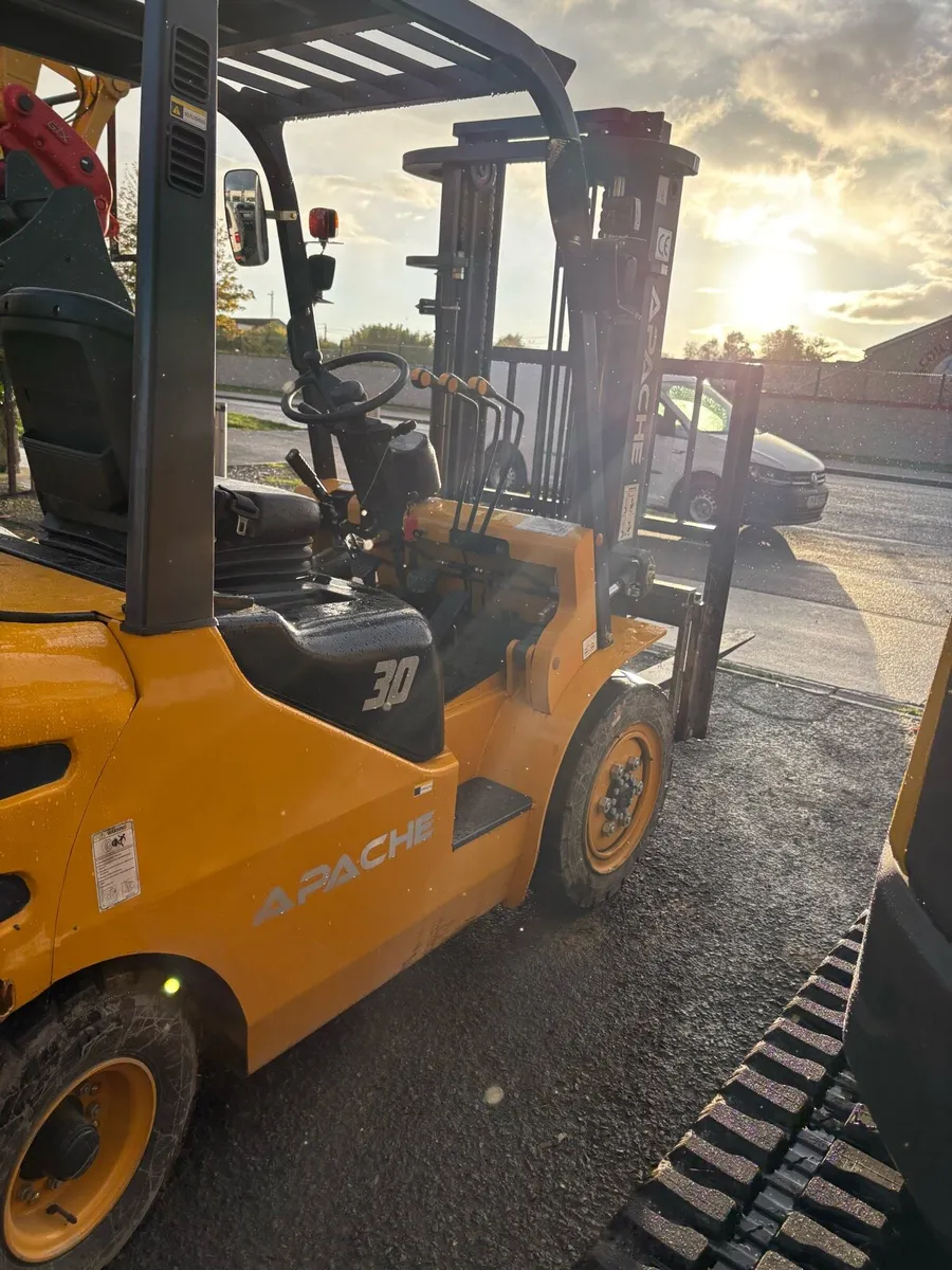 26 Apache 3ton Forklift 2Stage mast - Image 3