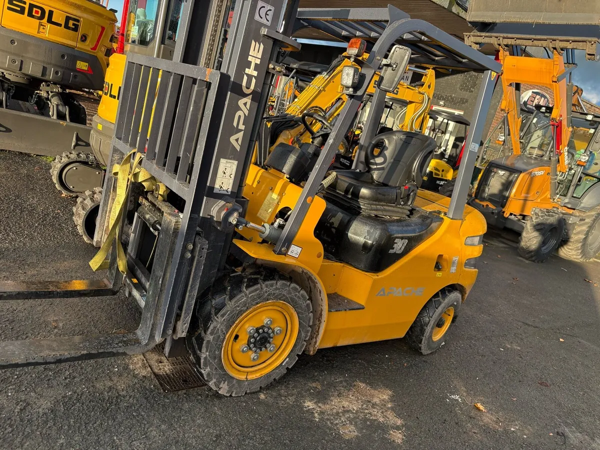 26 Apache 3ton Forklift 2Stage mast - Image 4
