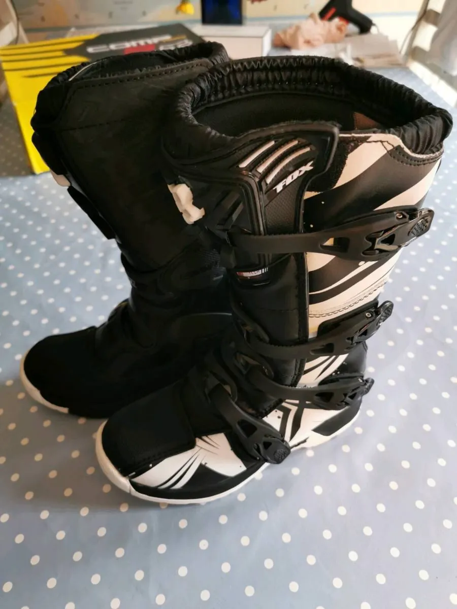Size 37.5 / UK4 Fox Youth Comp 5 MX boots - Image 1