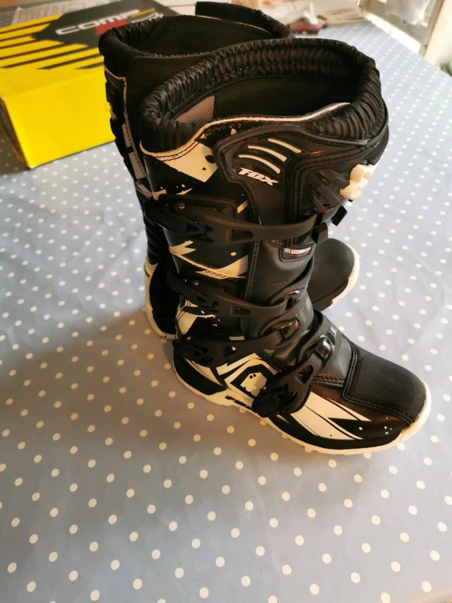 Size 37.5 / UK4 Fox Youth Comp 5 MX boots - Image 2