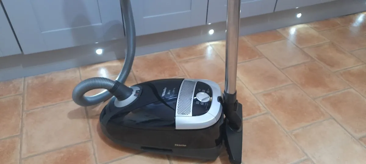 2200watt Miele vacuum/Hoover cleaner - Image 1